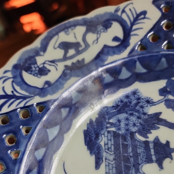 Vintage Porcelain Asian Countryside Blue and White Reticulated Decorative Plate - Picture 10 of 11